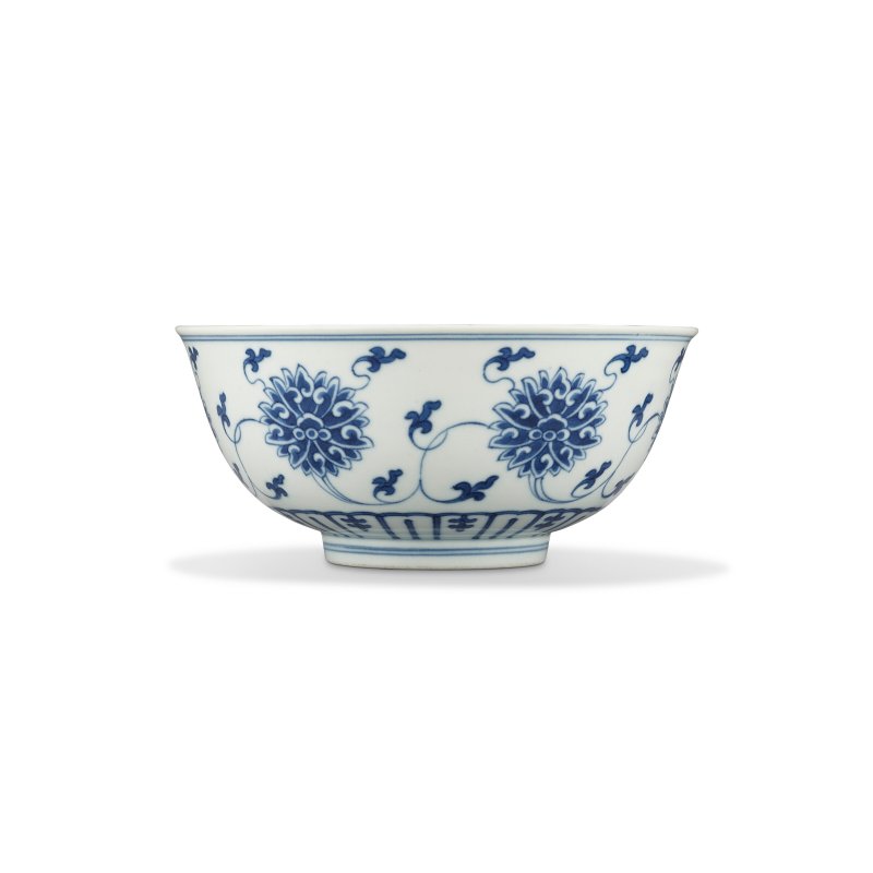 清道光 青花蓮紋盌 六字篆書款  DAOGUANG SIX-CHARACTER SEAL MARK IN UNDERGLAZE BLUE AND OF THE PERIOD (1821-1850) - 图3