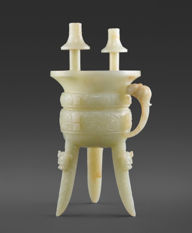 AN ARCHAISTIC PALE CELADON JADE TRIPOD VESSEL, JIA  CHINA, QING DYNASTY, 18TH-19TH CENTURY - 图1