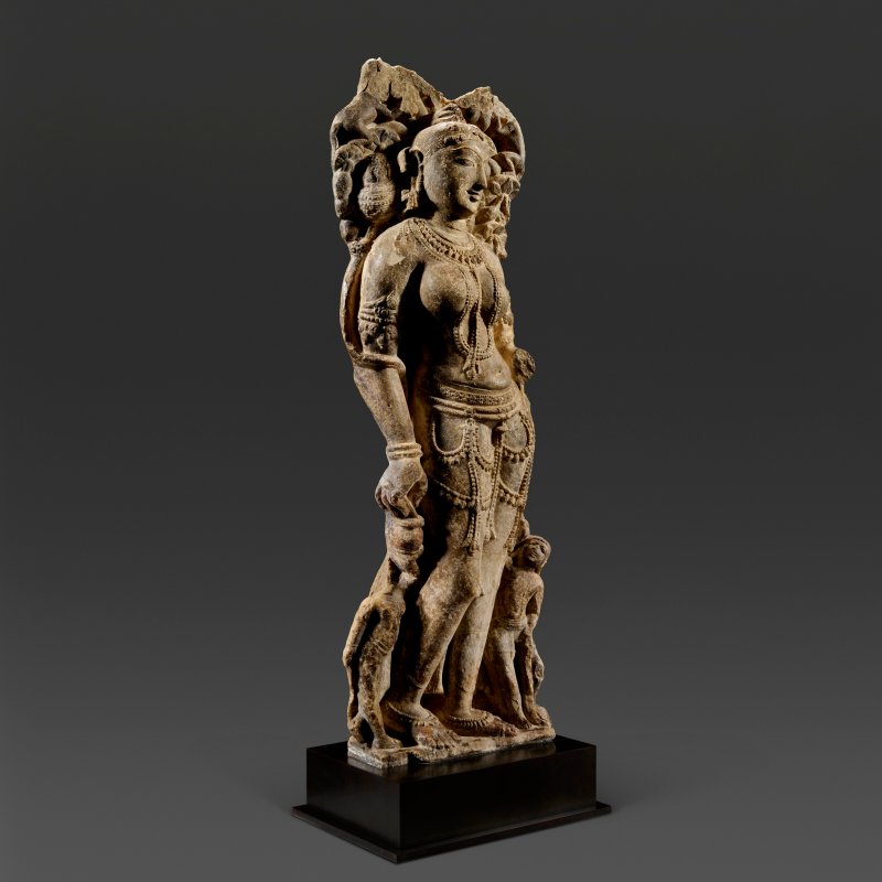 A MARBLE FIGURE OF A SURASUNDARI (CELESTIAL BEAUTY)  WESTERN INDIA, CIRCA 11TH CENTURY - 图2