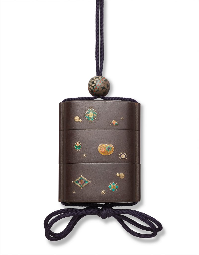 AN INLAID IRON TWO-CASE INRO  JAPAN, EDO PERIOD (19TH CENTURY), SIGNED HIRATA HARUNARI (HIRATA HARUNARI) - 图3