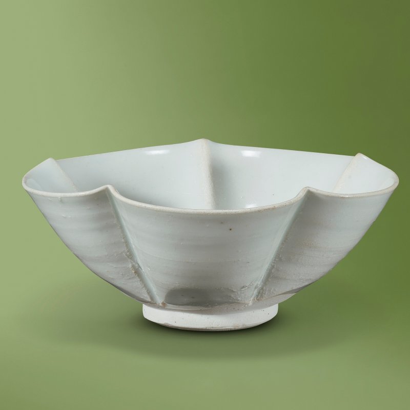 A QINGBAI LOBED FLOWER-FORM BOWL  CHINA, NORTHERN SONG DYNASTY (960-1127) - 图1