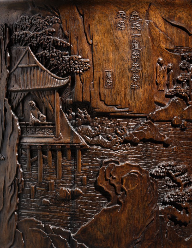 A large inscribed huanghuali ‘mountainscape’ brushpot, Qing dynasty, 18th century | 清十八世紀　黃花梨山水人物圖筆筒 - 图2
