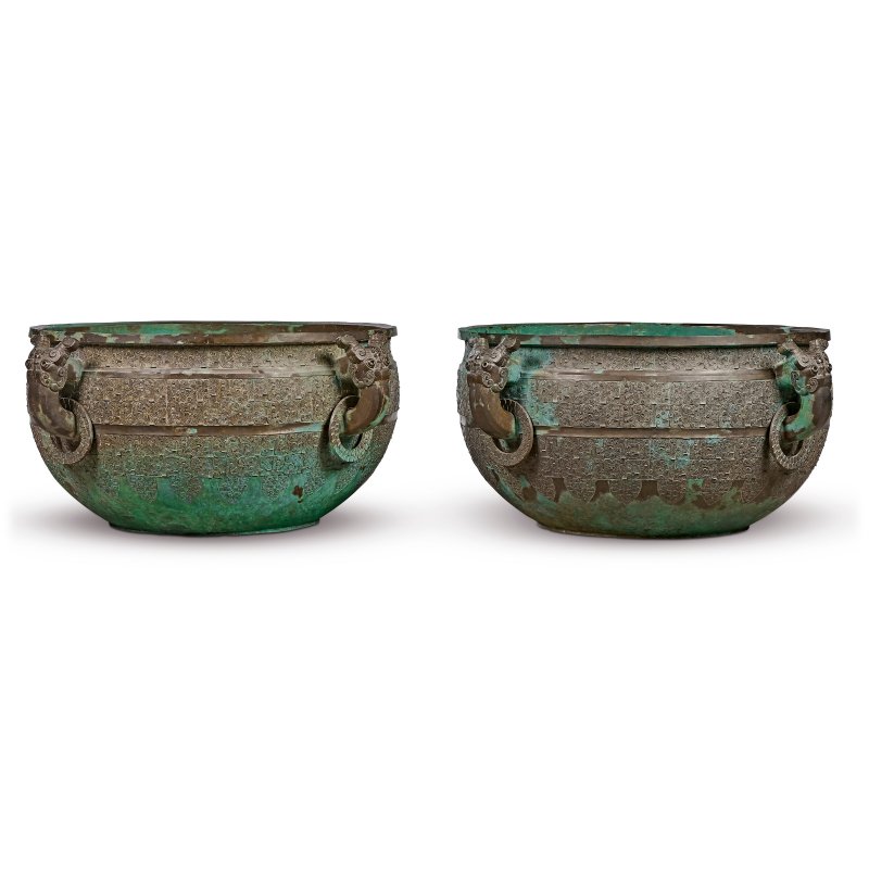 A MAGNIFICENT AND VERY RARE PAIR OF LARGE BRONZE BASINS, JIAN  CHINA, SPRING AND AUTUMN PERIOD, EARLY 5TH CENTURY BC - 图2