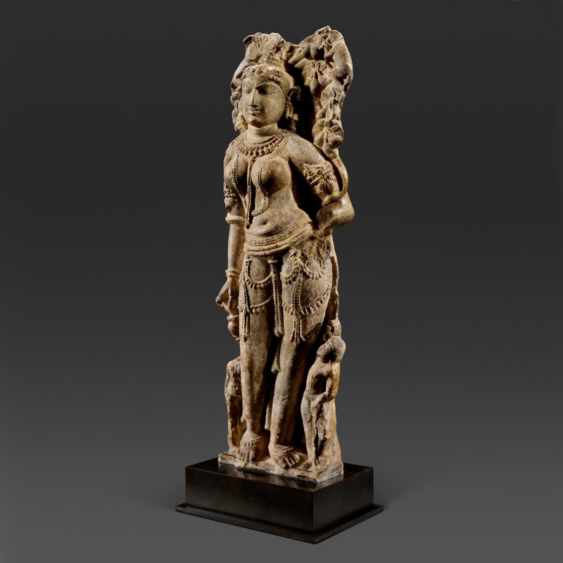 A MARBLE FIGURE OF A SURASUNDARI (CELESTIAL BEAUTY)  WESTERN INDIA, CIRCA 11TH CENTURY - 图3