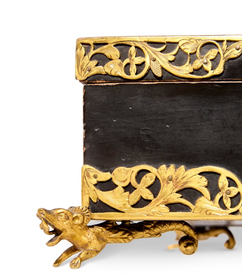 A LACQUERED-WOOD GILT-METAL MOUNTED DOCUMENT BOX  LACQUER: JAPAN, EDO PERIOD (17TH CENTURY), MOUNTS: NORTH EUROPE, 18TH-19TH CENTURY - 图4