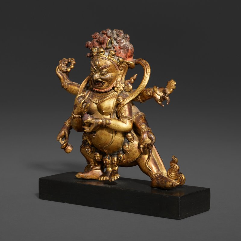 A GILT BRONZE FIGURE OF SHADBHUJA MAHAKALA  TIBET, 18TH CENTURY - 图3