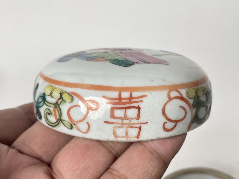 清 粉彩人物纹印盒 - 图3