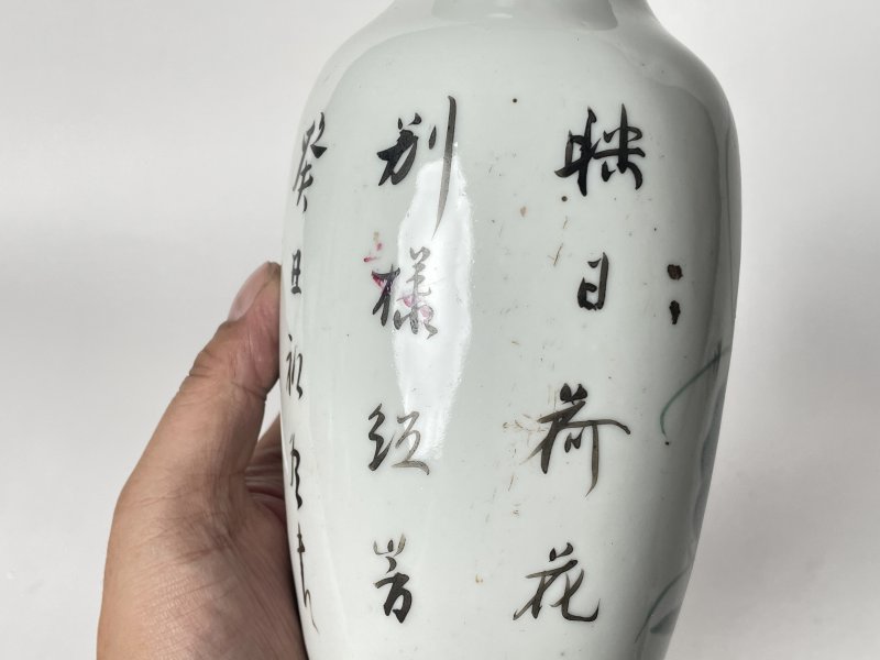 晚清民国 粉彩荷花纹瓶 - 图8