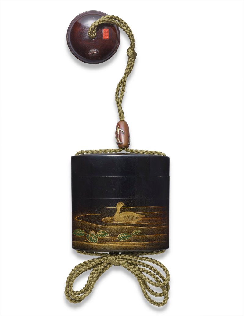 A BLACK LACQUER THREE-CASE INRO  JAPAN, EDO PERIOD (19TH CENTURY), SIGNED KANSAI SAKU (KOMA KANSAI) - 图3