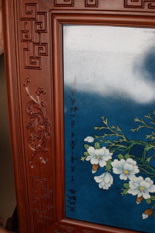 张松茂绘粉彩玉兰飘香瓷板 - 图3