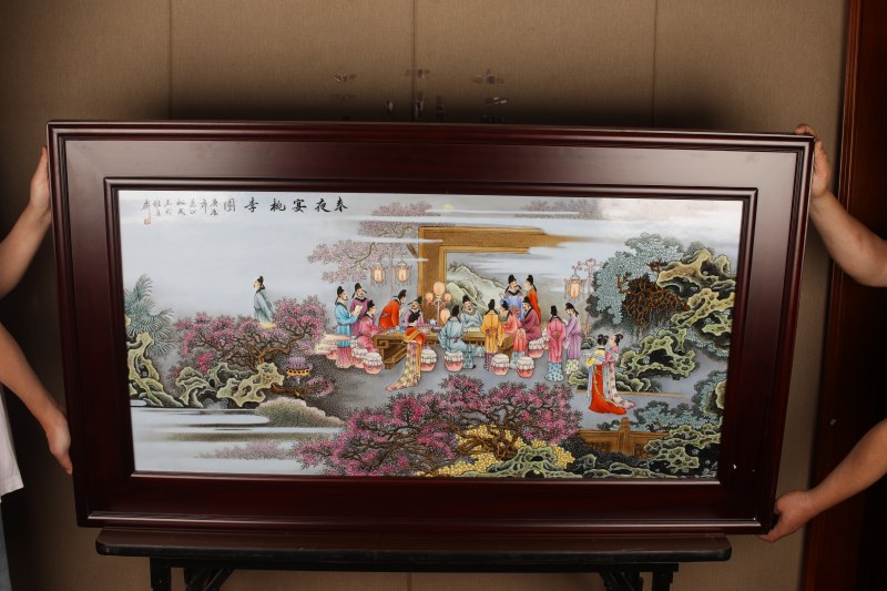 张松茂绘粉彩春月宴桃李园瓷板 - 图7
