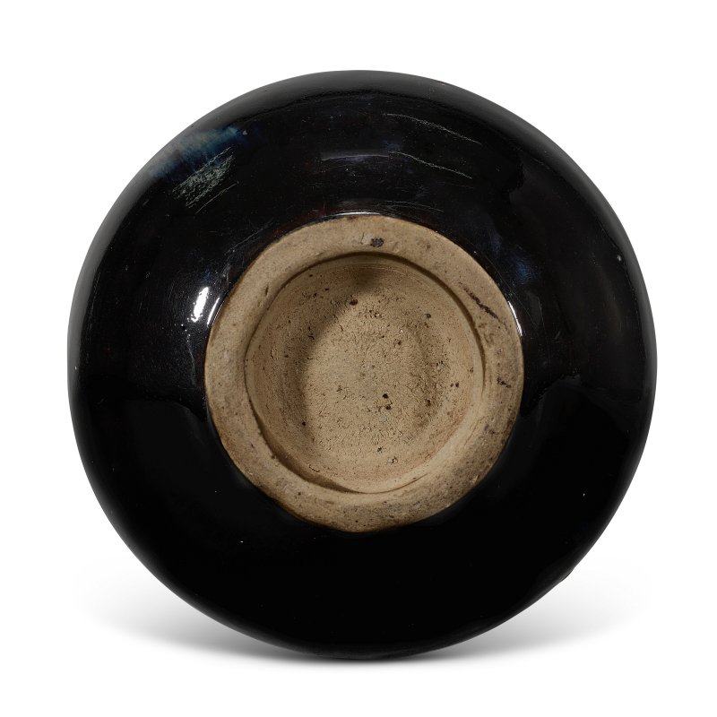 A CIZHOU-TYPE RUSSET-SPLASHED BLACK-GLAZED PEAR-SHAPED VASE, YUHUCHUNPING  CHINA, JIN DYNASTY (1127-1234) - 图2