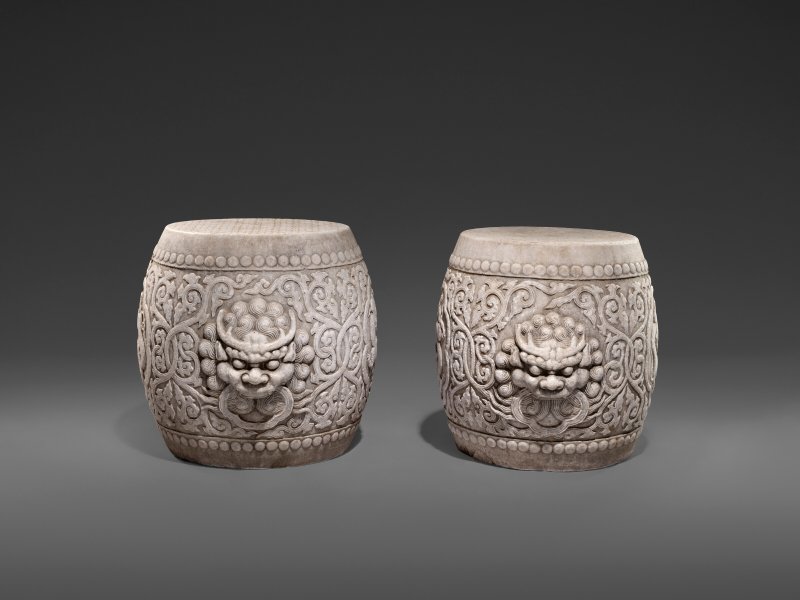 A RARE PAIR OF IMPERIAL WHITE MARBLE DRUM STOOLS  CHINA, 17TH CENTURY - 图5