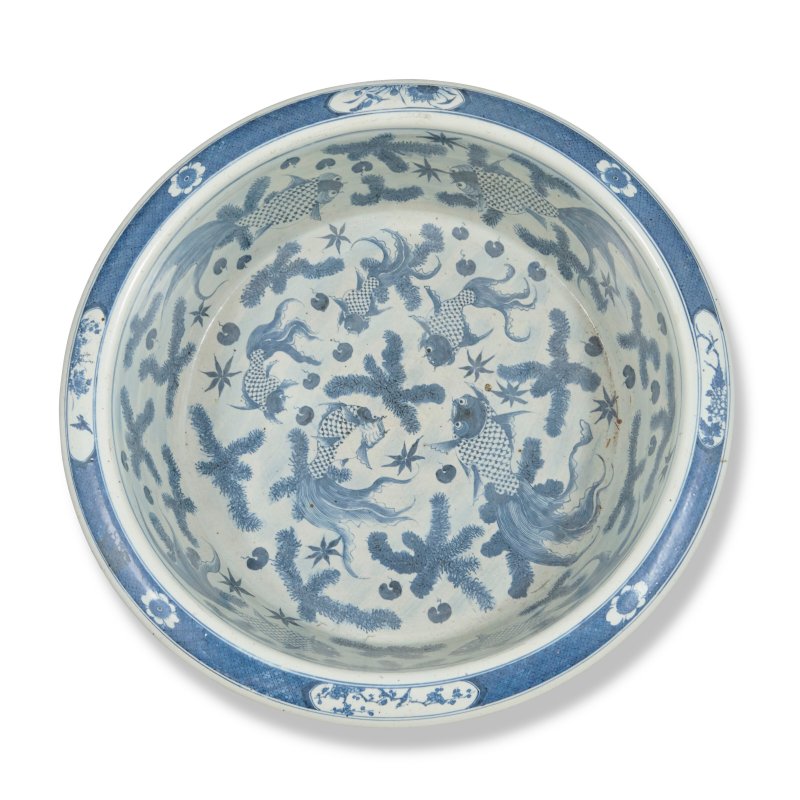 A MASSIVE BLUE AND WHITE 'FISH' BASIN  CHINA, QING DYNASTY, 18TH-19TH CENTURY - 图6