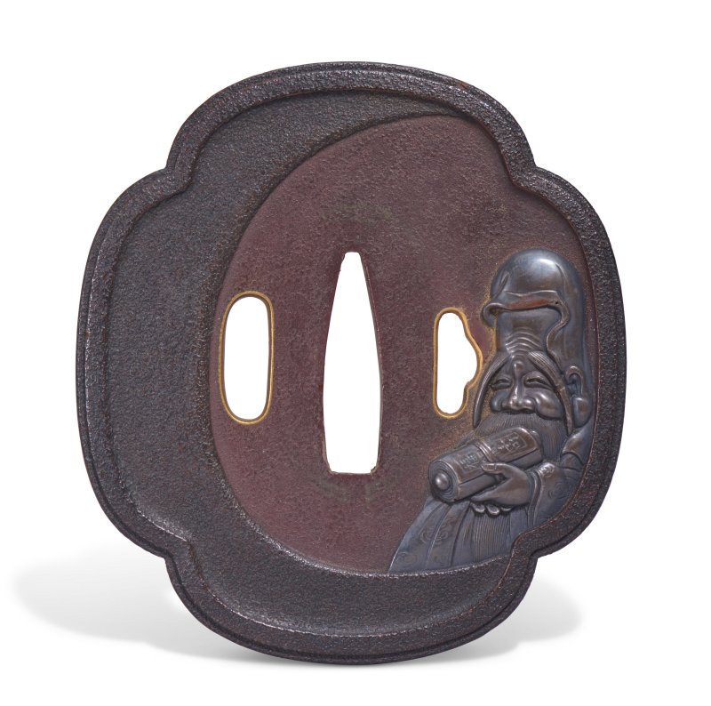 AN EXTREMELY RARE LACQUER TSUBA (HAND GUARD FOR A DAGGER)  JAPAN, EDO PERIOD (MID-19TH CENTURY), SIGNED YOKEI TSUKURU WITH CURSIVE MONOGRAM (KAO) (TOYOKAWA YOKEI II; 1813-1869) - 图2