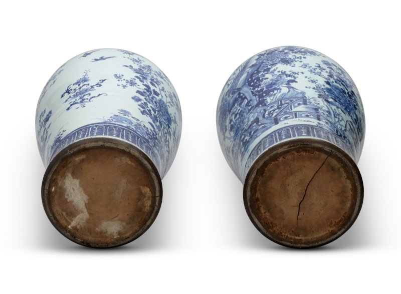 A PAIR OF CHINESE EXPORT BLUE AND WHITE 'SOLDIER' VASES AND COVERS  CHINA, QING DYNASTY, 18TH CENTURY - 图8