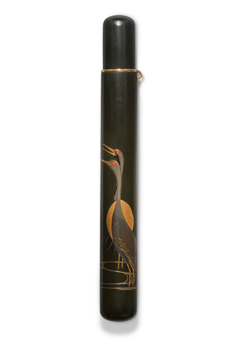 A BLACK LACQUER KISERUZUTSU (PIPE CASE)  JAPAN, MEIJI PERIOD (LATE 19TH-EARLY 20TH CENTURY), SIGNED KOSHIN (ISHIKAWA KOSHIN) - 图2