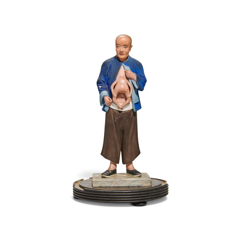 A PAINTED CLAY NODDING-HEAD MODEL OF A-KE  CHINA, QING DYNASTY, CIRCA 1820 - 图2