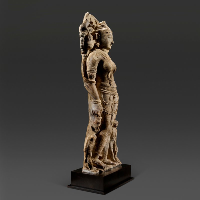 A MARBLE FIGURE OF A SURASUNDARI (CELESTIAL BEAUTY)  WESTERN INDIA, CIRCA 11TH CENTURY - 图4