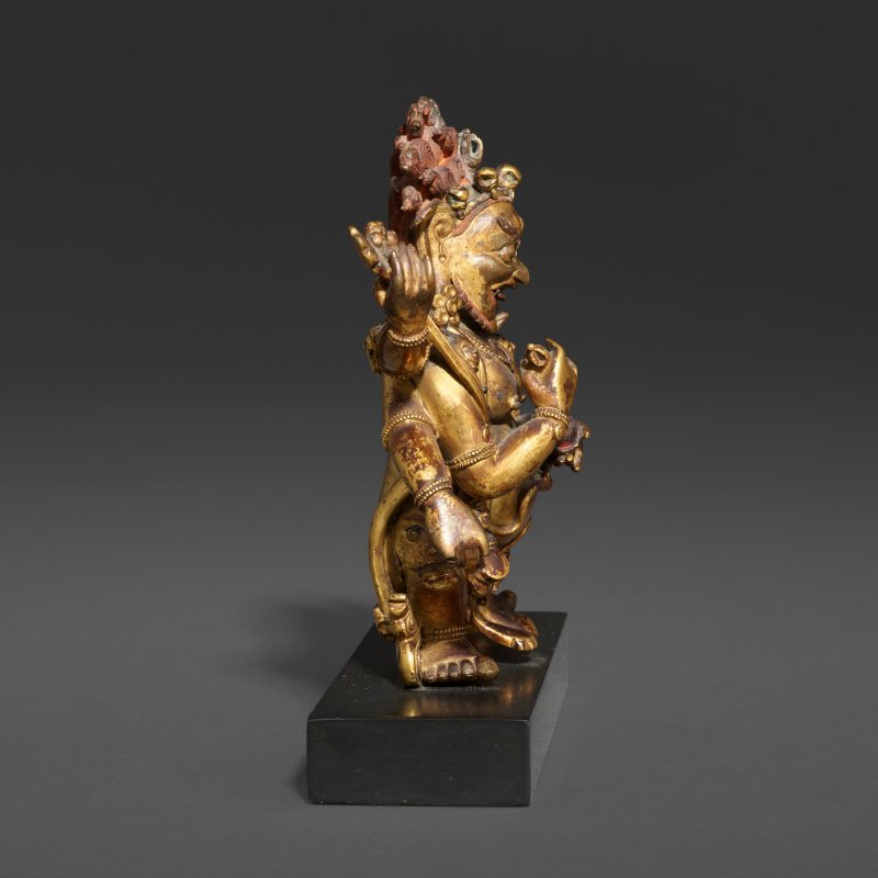 A GILT BRONZE FIGURE OF SHADBHUJA MAHAKALA  TIBET, 18TH CENTURY - 图4