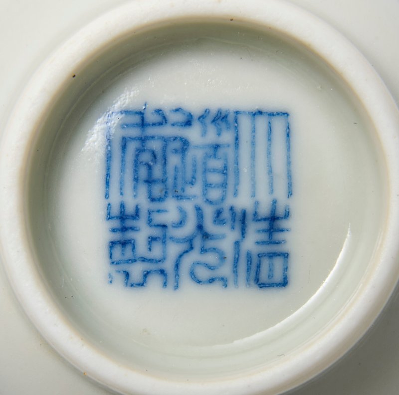 TWO FAMILLE VERTE 'APRICOT TREE' MONTH CUPS  CHINA, QING DYNASTY, DAOGUANG SIX-CHARACTER SEAL MARKS IN UNDERGLAZE BLUE AND OF THE PERIOD (1821-1850) - 图5