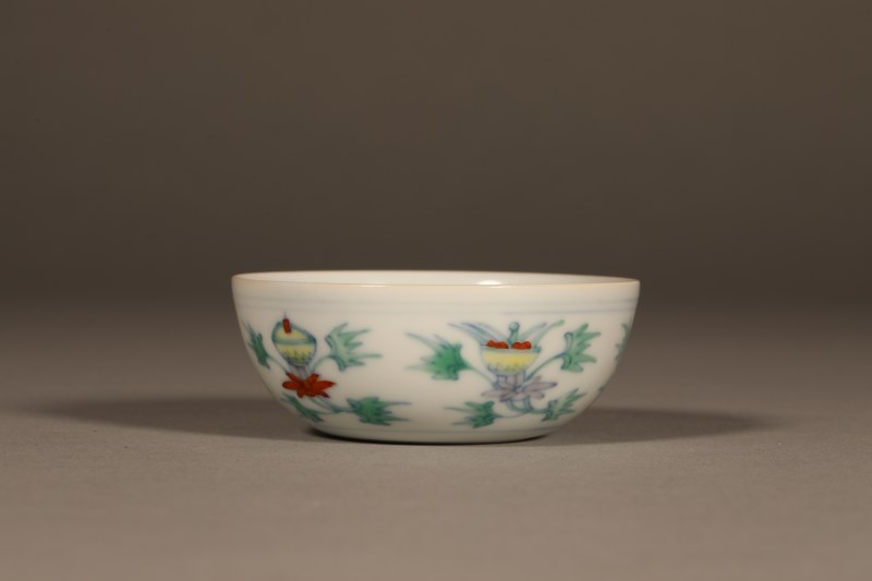 清康熙 斗彩缠枝莲托八宝卧足茶圆 - 图3