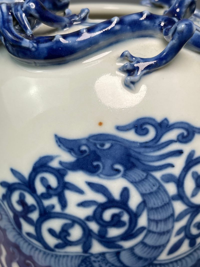 清晚期-民国  青花贴塑瑞兽纹小尊 - 图15