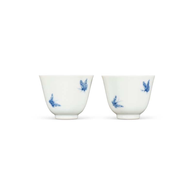 清咸豐 青花蝴蝶紋盃一對 六字楷書款  XIANFENG SIX-CHARACTER MARKS IN UNDERGLAZE BLUE AND OF THE PERIOD (1851-1861) - 图1