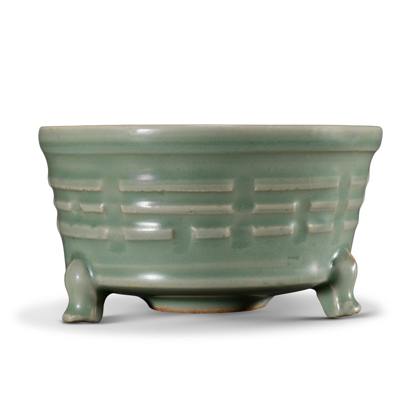 A LONGQUAN CELADON 'BAGUA' TRIPOD CENSOR  CHINA, YUAN DYNASTY (1279-1368) - 图2