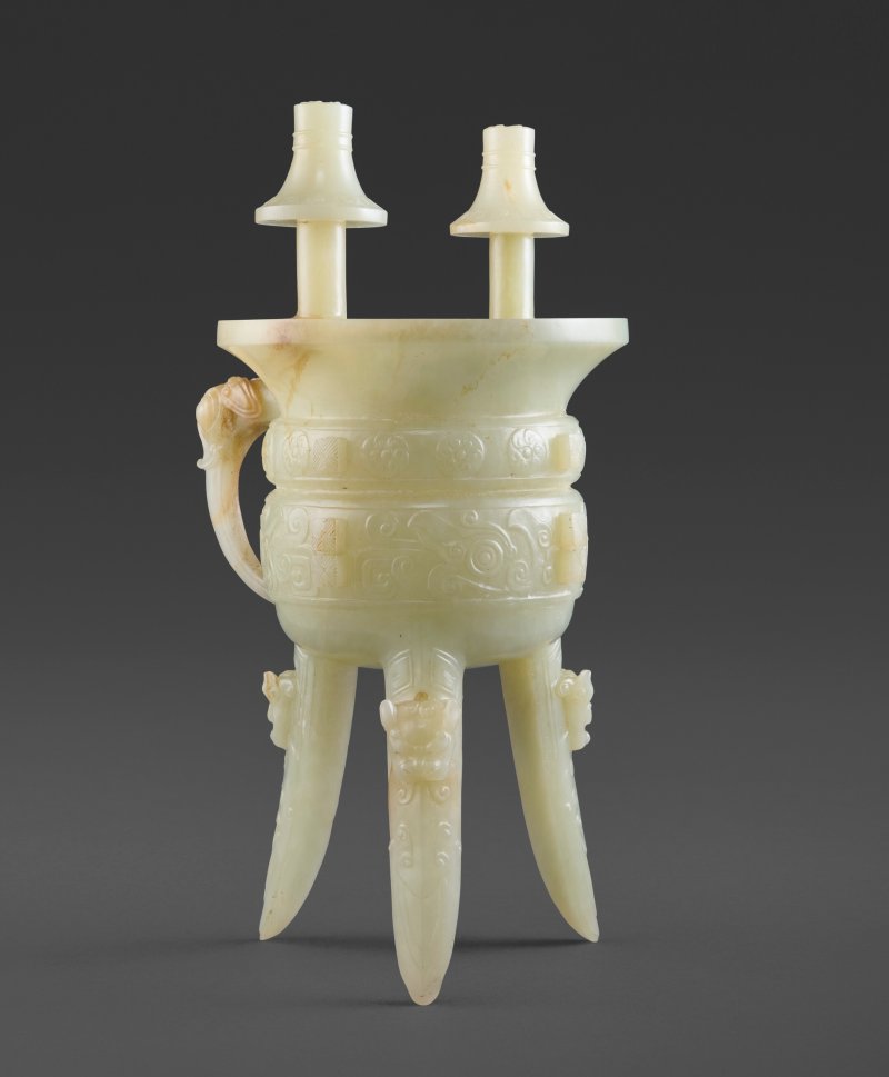 AN ARCHAISTIC PALE CELADON JADE TRIPOD VESSEL, JIA  CHINA, QING DYNASTY, 18TH-19TH CENTURY - 图4