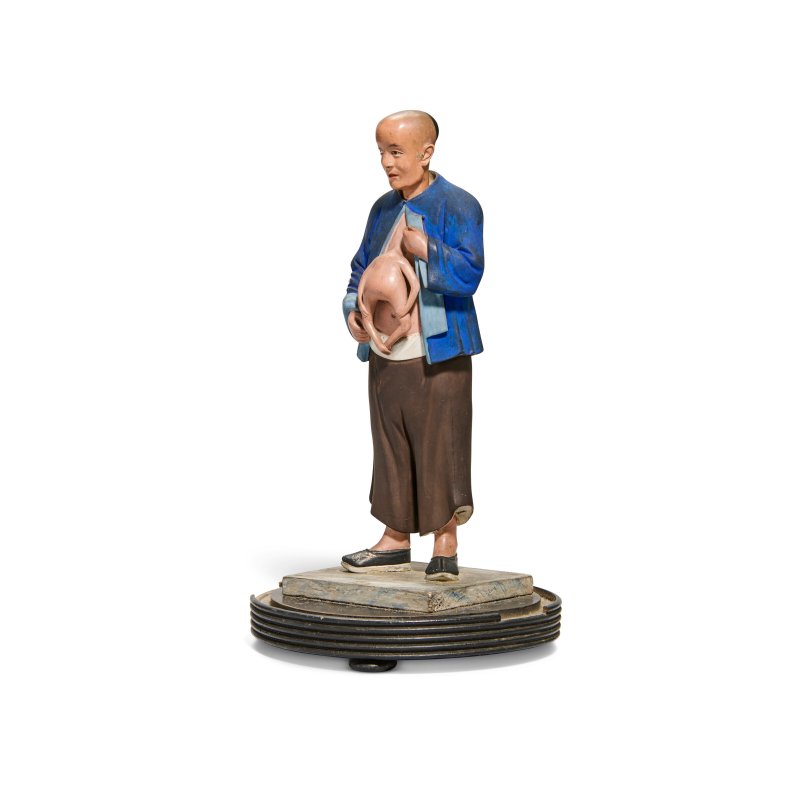 A PAINTED CLAY NODDING-HEAD MODEL OF A-KE  CHINA, QING DYNASTY, CIRCA 1820 - 图3