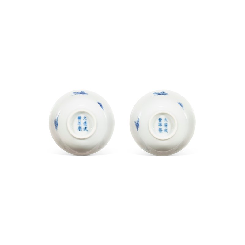 清咸豐 青花蝴蝶紋盃一對 六字楷書款  XIANFENG SIX-CHARACTER MARKS IN UNDERGLAZE BLUE AND OF THE PERIOD (1851-1861) - 图2
