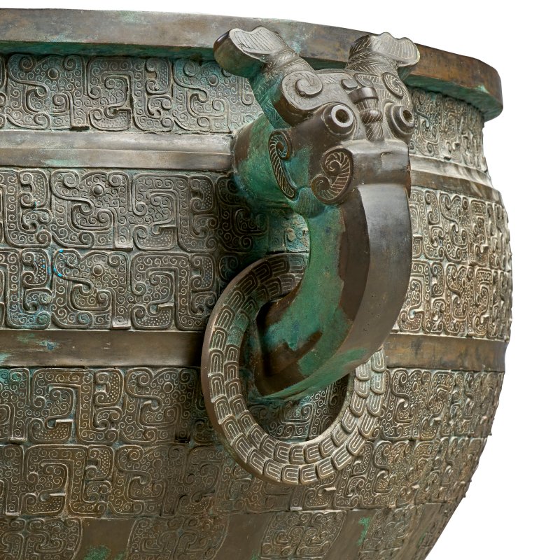 A MAGNIFICENT AND VERY RARE PAIR OF LARGE BRONZE BASINS, JIAN  CHINA, SPRING AND AUTUMN PERIOD, EARLY 5TH CENTURY BC - 图4