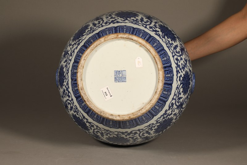 清 青花缠枝莲瑞兽耳尊 - 图7