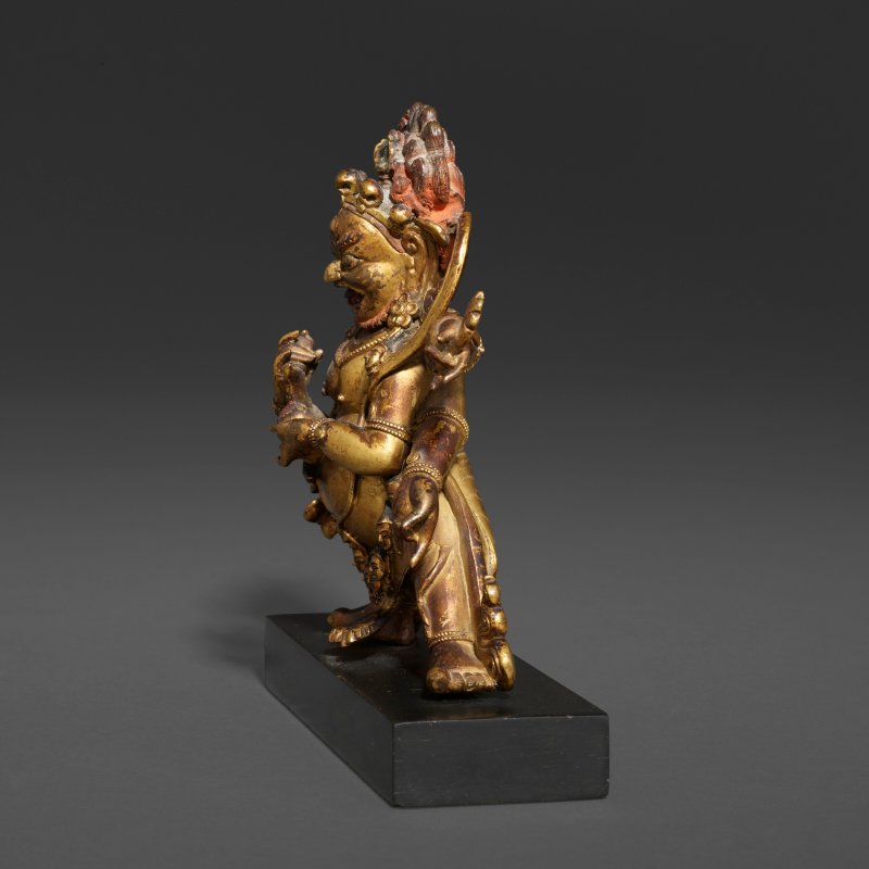 A GILT BRONZE FIGURE OF SHADBHUJA MAHAKALA  TIBET, 18TH CENTURY - 图5