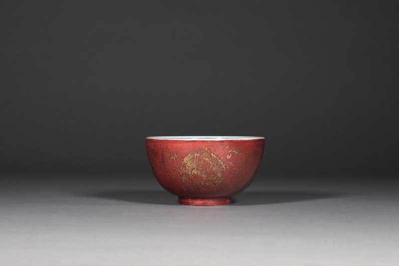 明嘉靖 内青花外矾红描金花卉纹碗 - 图1