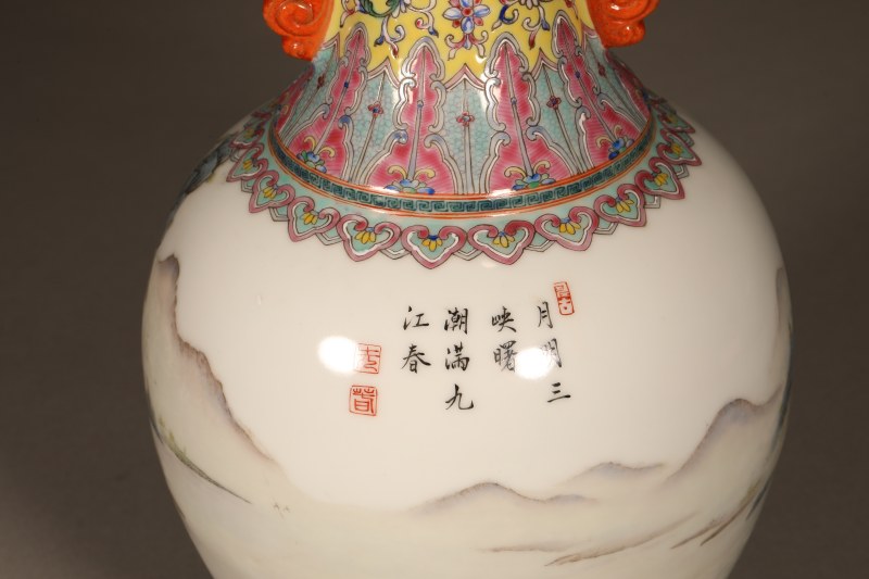 民国 粉彩山水纹矾红龙耳瓶 - 图6