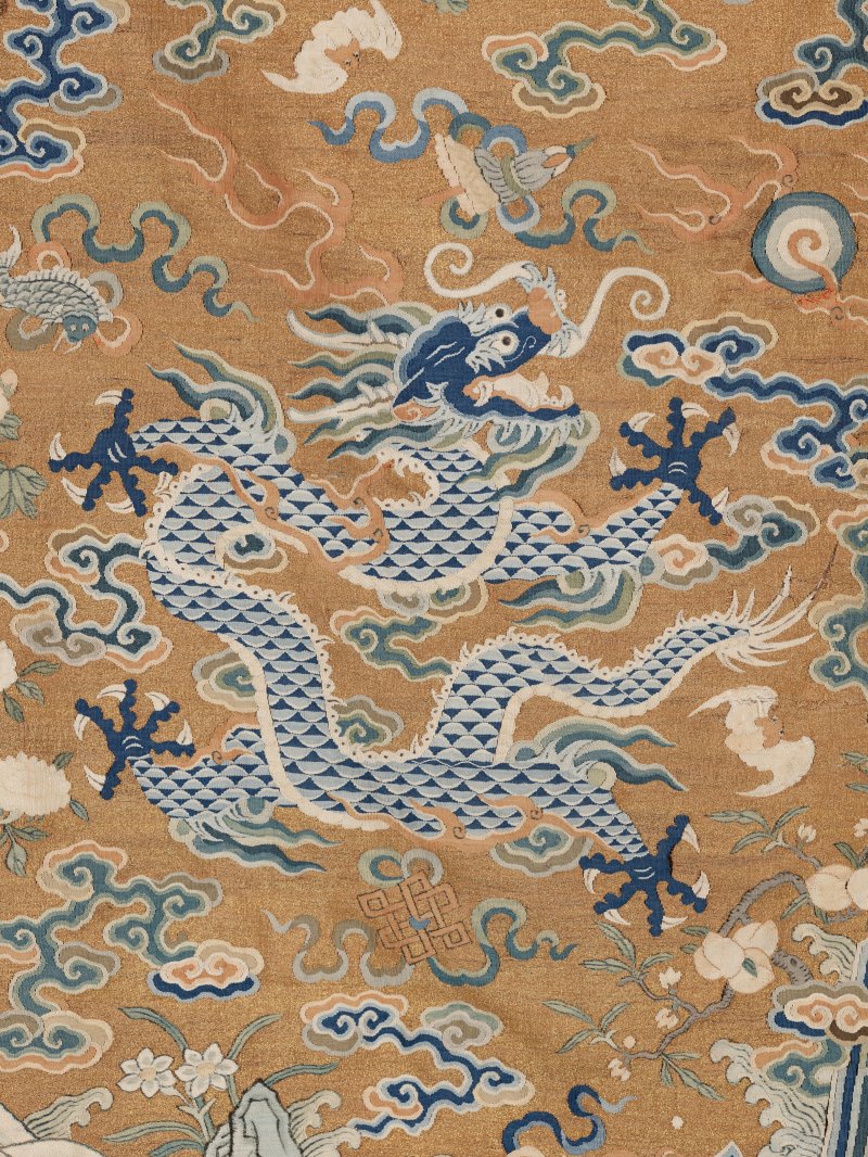 清乾隆/嘉慶 緙金地藍龍紋龍袍  QIANLONG-JIAQING PERIOD (1736-1820) - 图4