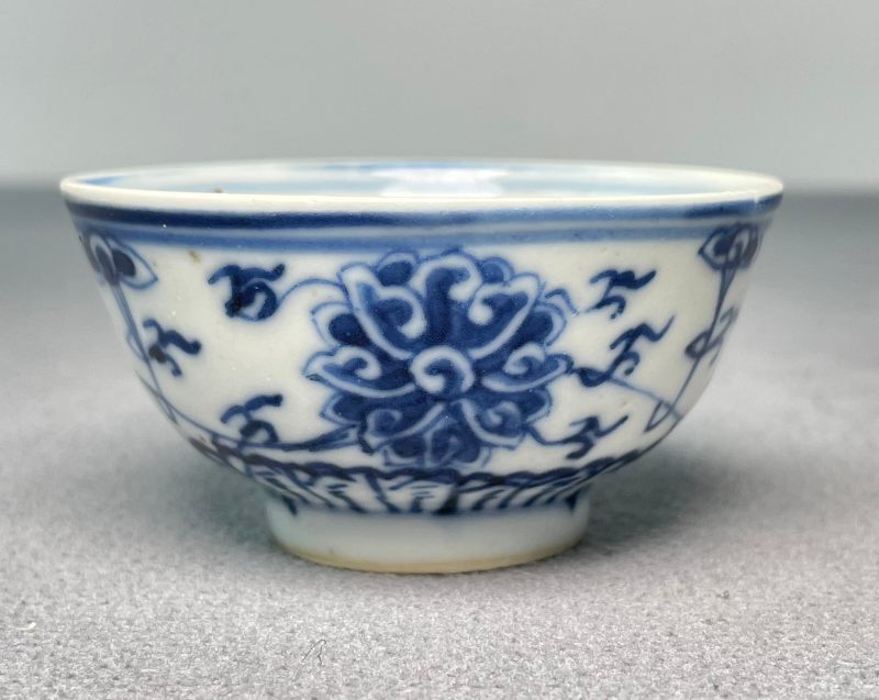 清光绪 青花缠枝莲纹杯 - 图2