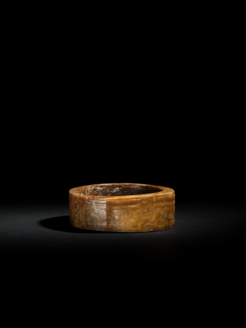 The Duanfang jade cong, Neolithic period, Liangzhu culture | 新石器時代　良渚文化　神人紋玉琮 - 图2
