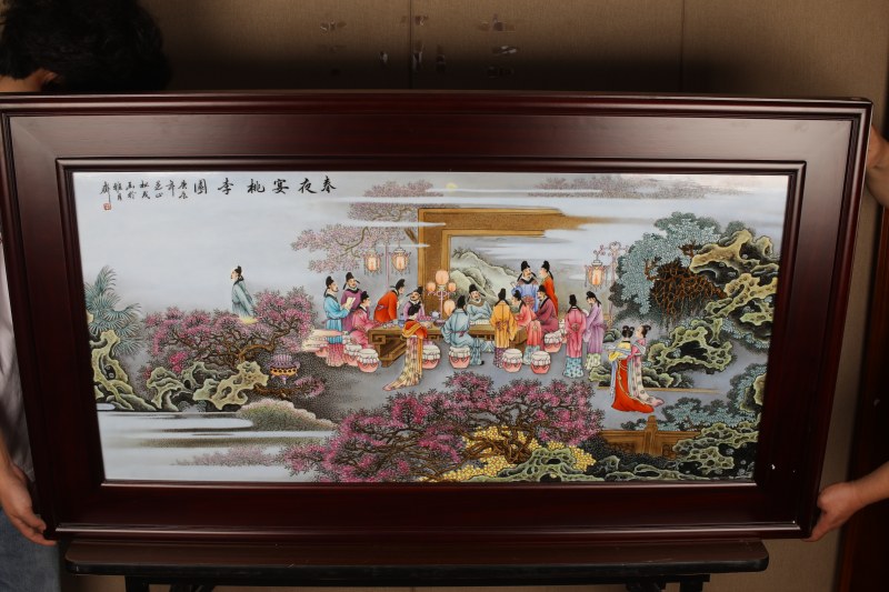 张松茂绘粉彩春月宴桃李园瓷板 - 图4