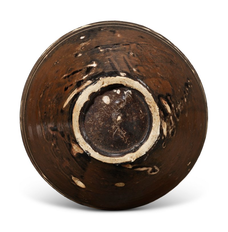 A CIZHOU-TYPE SGRAFFIATO OVOID JAR  CHINA, JIN-YUAN DYNASTY (1115-1368) - 图2