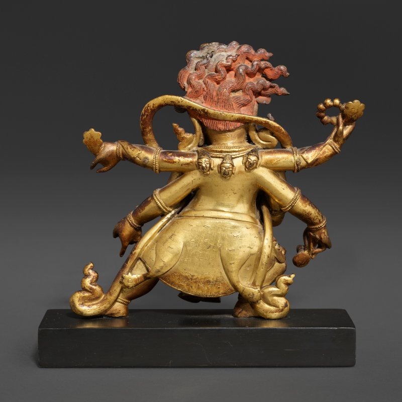 A GILT BRONZE FIGURE OF SHADBHUJA MAHAKALA  TIBET, 18TH CENTURY - 图6