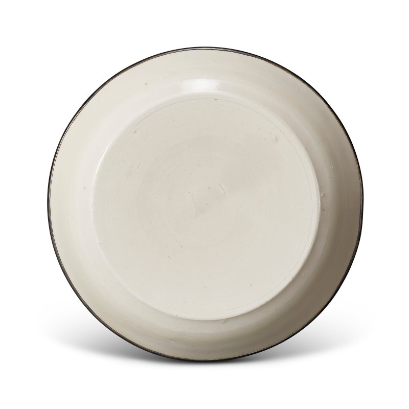 A DING WHITE-GLAZED CARVED ‘WAVE’ DISH  CHINA, NORTHERN SONG DYNASTY (960-1127) - 图2