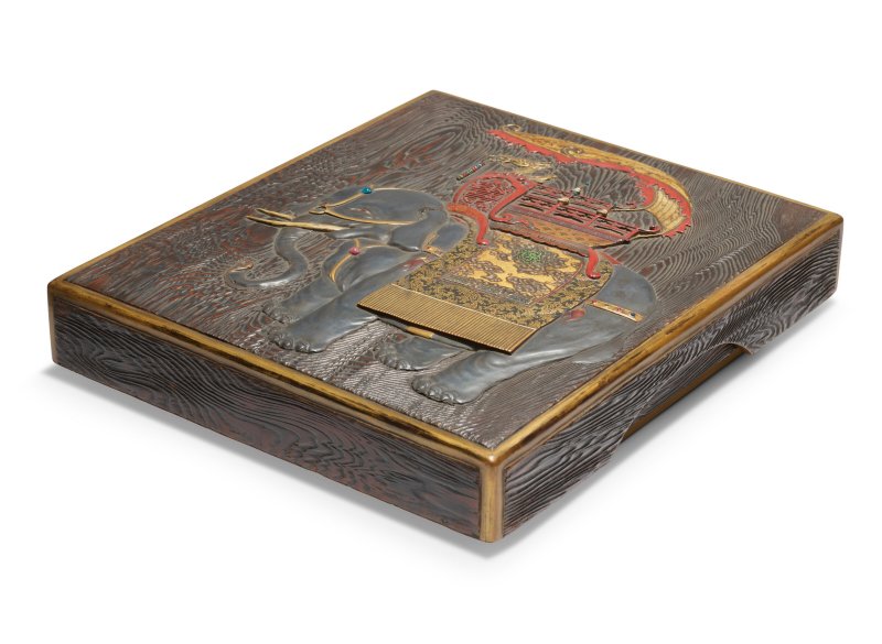 AN INLAID AND LACQUERED WOOD RYOSHIBAKO (DOCUMENT BOX) AND COVER  JAPAN, EDO PERIOD (18TH CENTURY), STYLE OF OGAWA HARITSU (RITSUO; 1663-1747) - 图4