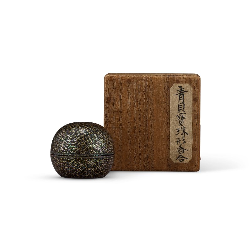 清康熙 黑漆螺鈿小蓋盒 「康熙年製」款  KANGXI FOUR-CHARACTER MARK AND OF THE PERIOD (1662-1722) - 图1