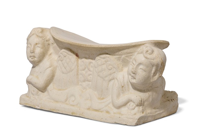 A DING WHITE-GLAZED MOULDED 'KALAVINKA' PILLOW  CHINA, NORTHERN SONG-JIN DYNASTY (960-1234) - 图2