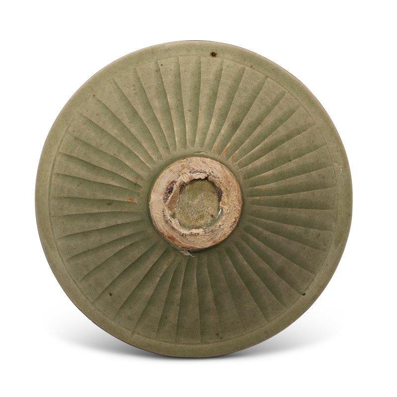 A YAOZHOU CELADON MOULDED 'BIRD AND FLOWER' BOWL  CHINA, JIN DYNASTY (1115-1234) - 图2