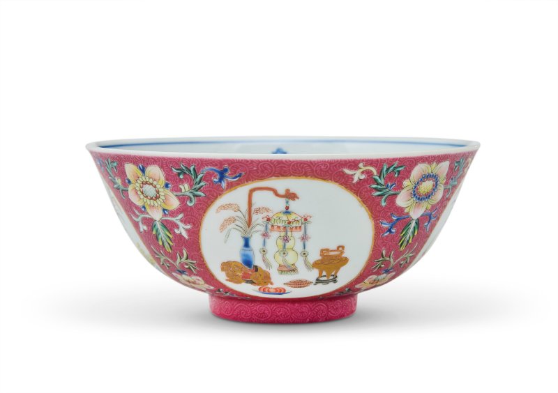A FAMILLE ROSE SGRAFFIATO RUBY-GROUND 'MEDALLION' BOWL  CHINA, QING DYNASTY, DAOGUANG SIX-CHARACTER SEAL MARK IN UNDERGLAZE BLUE AND OF THE PERIOD (1821-1850)