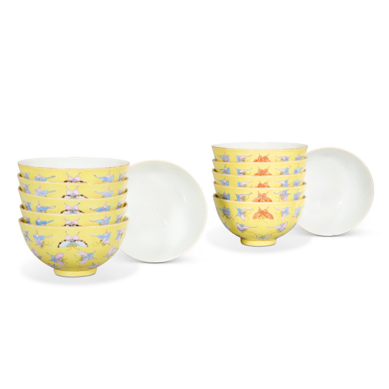 A GROUP OF TWELVE YELLOW-GROUND FAMILLE ROSE 'BUTTERFLY' BOWLS  CHINA, REPUBLIC PERIOD (1912-1949) - 图2